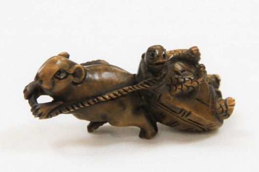 木彫り根付（ねずみ・亀）Hand-carved「Mouse/Turtle」（きぼりねつけ（ねずみ・かめ））