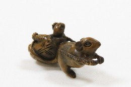 木彫り根付（ねずみ・亀）Hand-carved「Mouse/Turtle」（きぼりねつけ（ねずみ・かめ））　サンプル1