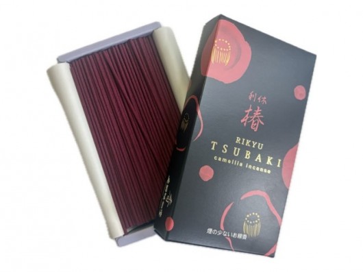 利休　椿　Rikyu-Camellia（りきゅう　つばき）