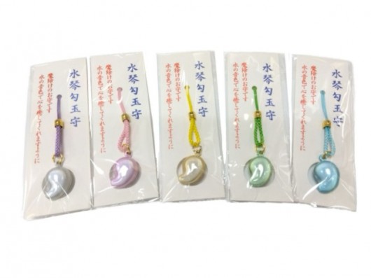 水琴勾玉守（すいきんまがたまもり）