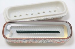 有田焼　線香皿　花摘（春秋）Ceramic plate to  Incense sticks（ありたやき　せんこうざら　はなつみ（しゅんじゅう））　サンプル1