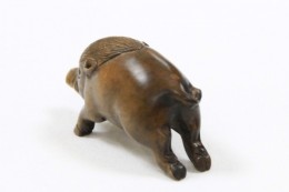 木彫り根付（猪）Hand-carved「Boar」（きぼりねつけ（いのしし））　サンプル2