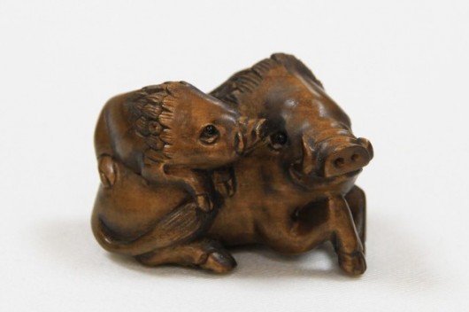 木彫り根付（猪親子）Hand-carved「Boar」（きぼりねつけ（いのししおやこ））
