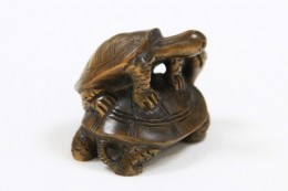 木彫り根付（亀2匹）Hand-carved「Turtle」（きぼりねつけ（かめ））　サンプル1