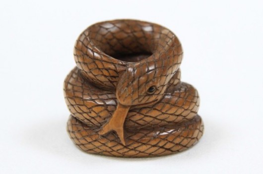 木彫り根付（へび）Hand-carved「Snake」（きぼりねつけ（へび））