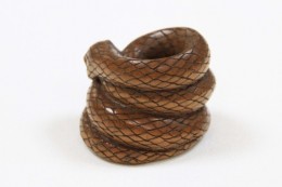 木彫り根付（へび）Hand-carved「Snake」（きぼりねつけ（へび））　サンプル2