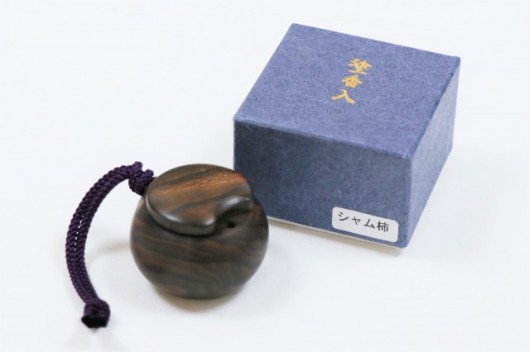 塗香入れ シャム柿 Zuko case（ずこういれ　しゃむかき）
