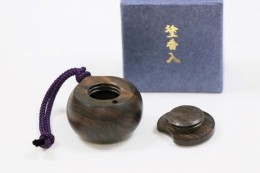 塗香入れ シャム柿 Zuko case（ずこういれ　しゃむかき）　サンプル1
