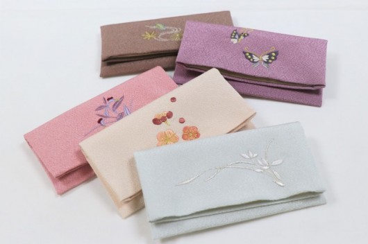 ちりめん刺繍入り 御念珠入れ Juzu case（おねんじゅいれ）