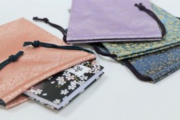 古渡り緞子 巾着（ 御朱印帳入れ）Drawstring bag（こわたりどんすきんちゃく（ごしゅいんちょういれ））　サンプル1