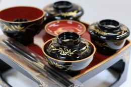 仏膳用お椀セット 箸付　黒（内朱・フチ金）蒔絵/蘭　サンプル1