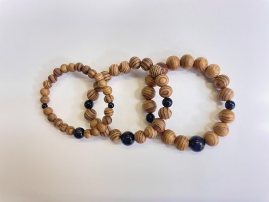 屋久杉ブレスレット（青虎目石仕立て）